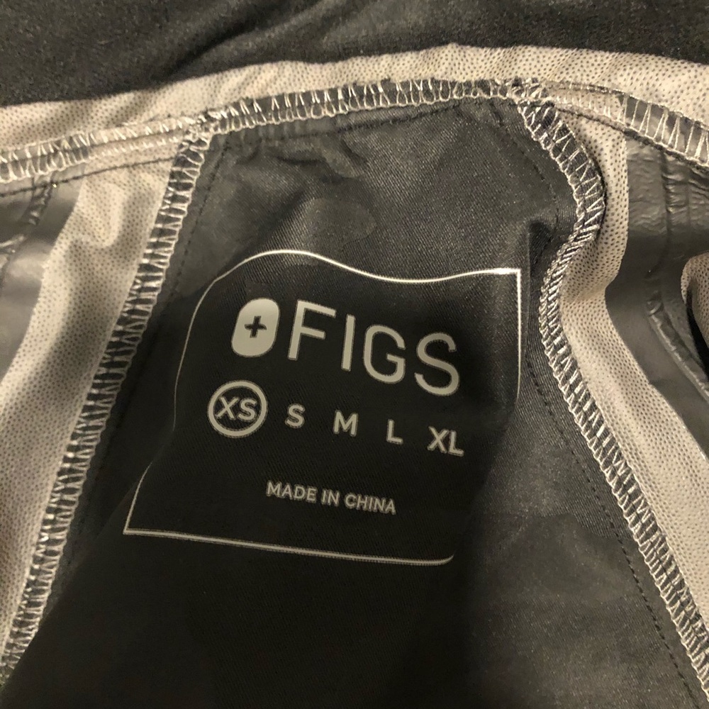 FIGS BLACK CAMO RAIN SHELL JACKET HOOD XS